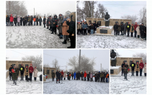 Школьники приняли участие в торжественном митинге