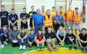 Волейбол – это жизни полет: товарищеская встреча школьных волейболистов с командой МЧС